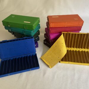 Estuches artesanales de cuero para tizas de pizarra en varios colores